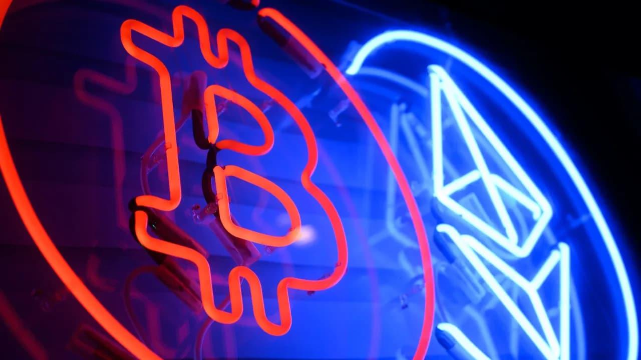 Bitcoin Slumps Under $65K, Ethereum Underperforms After Trump's 15% Tariff Announcement