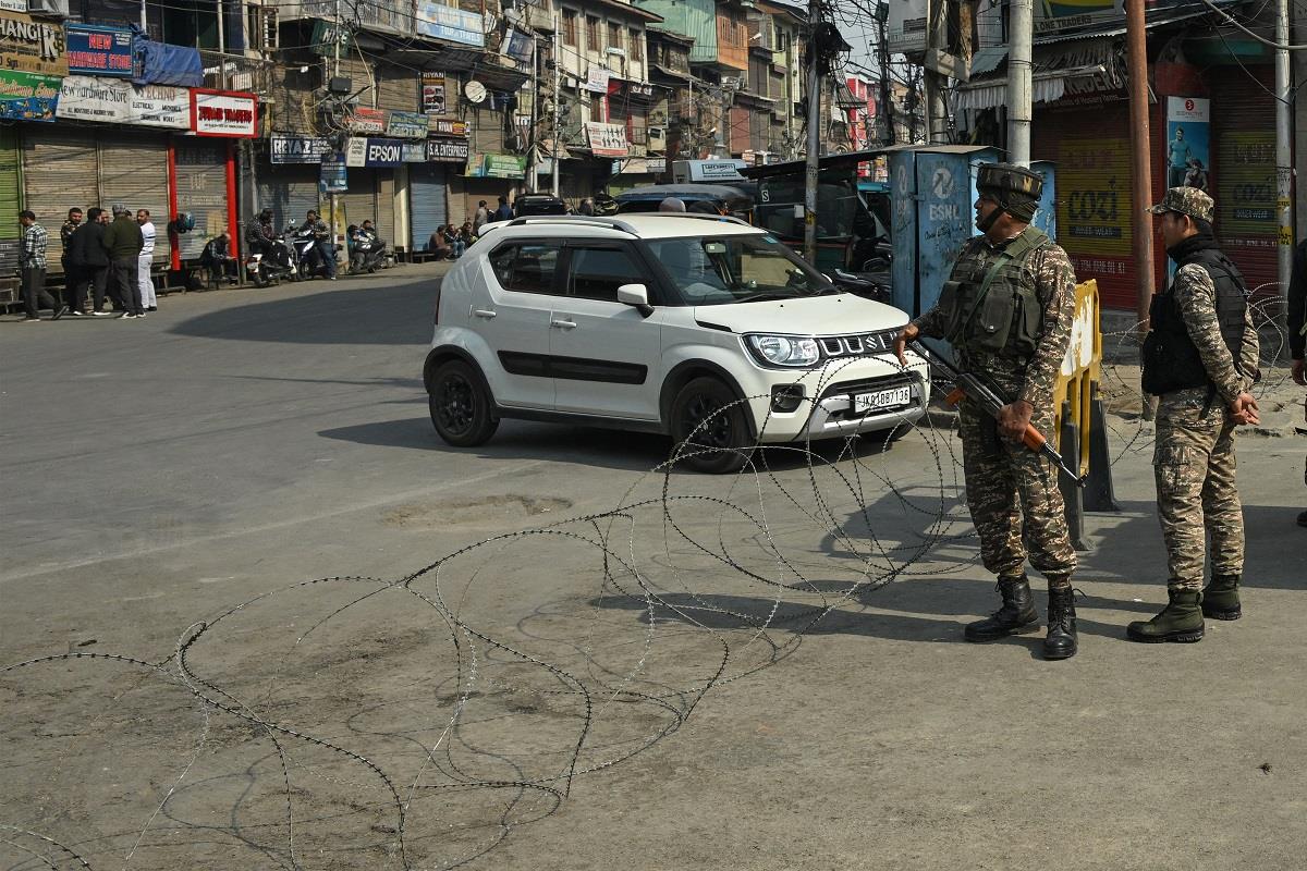 5-Day Curbs To End In Kashmir Today    High-Speed Internet Back