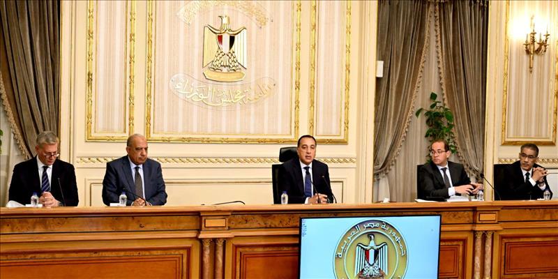 Mısır, Erken Dükkan Kapanışlarını ve Kısmi Uzaktan Çalışmayı Zorunlu Kıldı