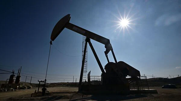 PM Modi Accuses Congress of 'Political Vultures' Amid West Asia Crisis | Quick Digest