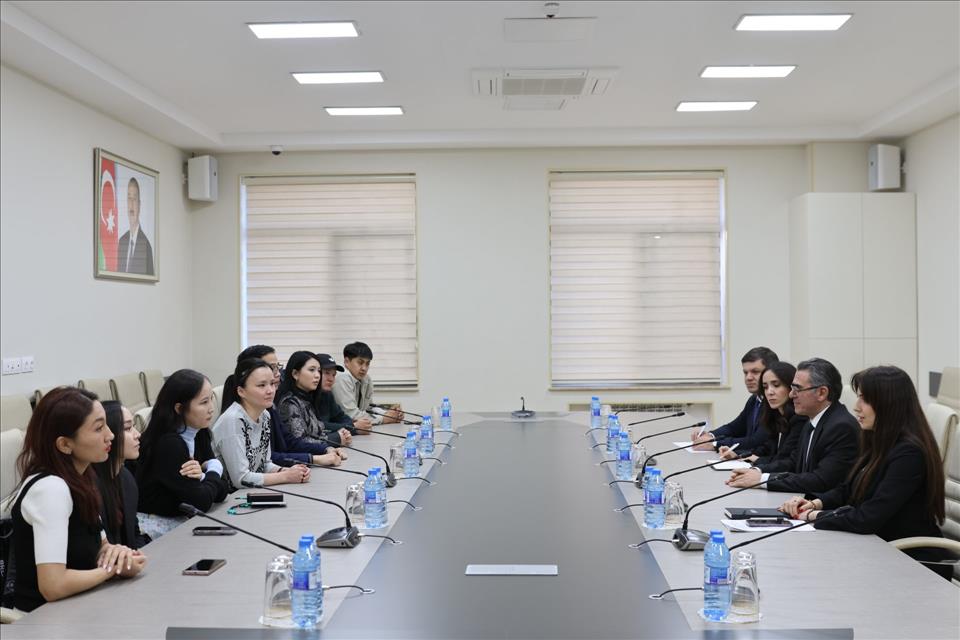 Azerbaijani Media Dev't Agency Hosts High-Level Talks With Mongolian Delegation