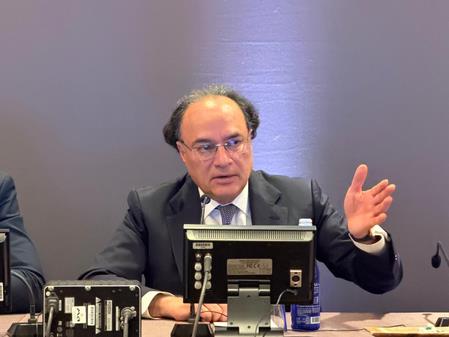 Pakistan's Policy Uncertainty Is Dragging Down Economy