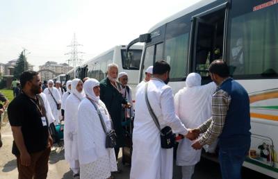 1St Batch Of 431 Haj Pilgrims Leave For Saudi Arabia From J&K's Srinagar International Airport