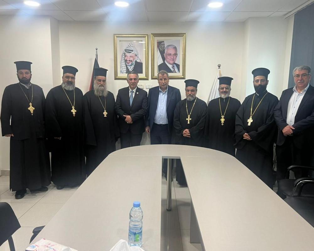 خوري يبحث أوضاع الكنائس والتحديات التي تواجه الوجود المسيحي في فلسطين