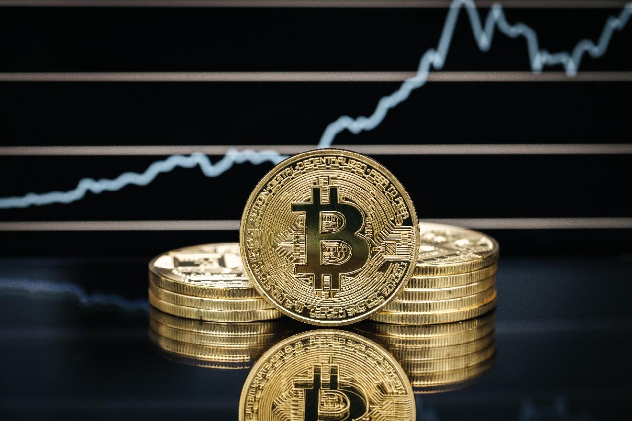 Bitcoin Outlook: ETF Outflows, Institutional Adoption & Price Forecast 2026