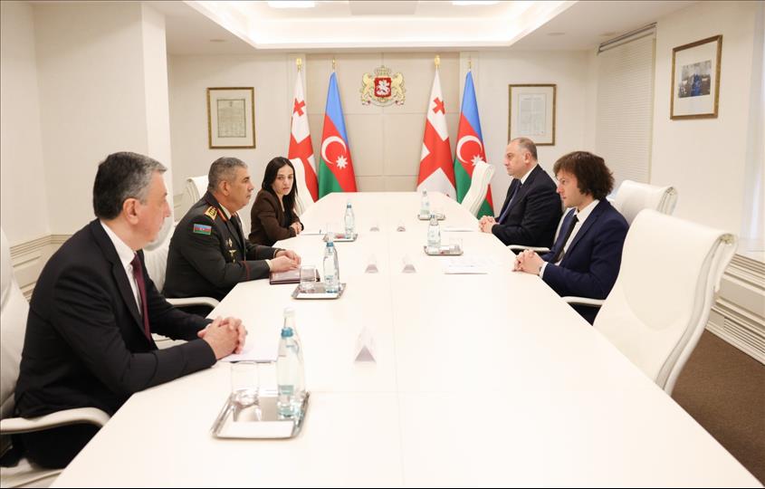 Georgian PM Discusses Regional Security With Azerbaijani Minister Of Defense (PHOTO)