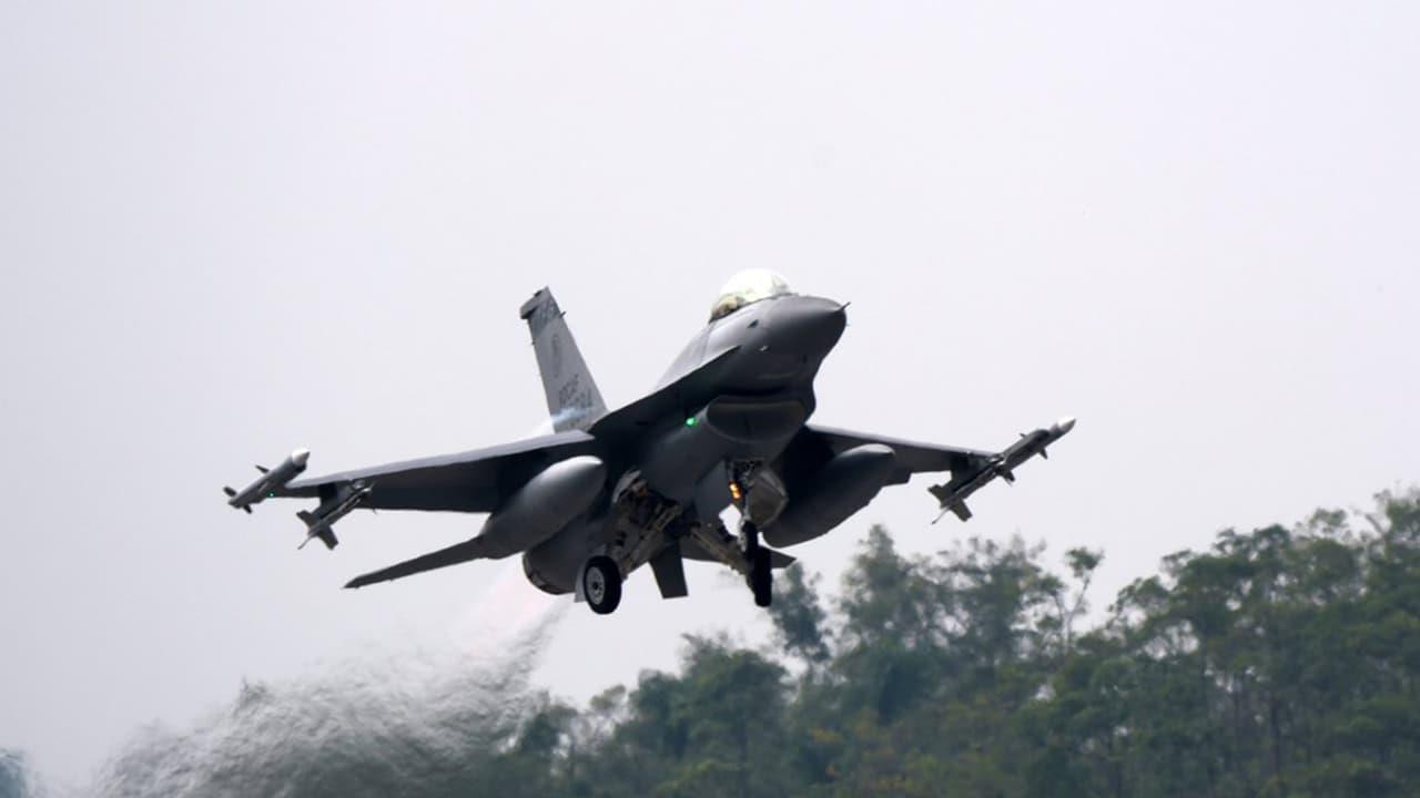 Taiwan Reports 32 Chinese Aircraft, 10 Vessels Near Its Territory
