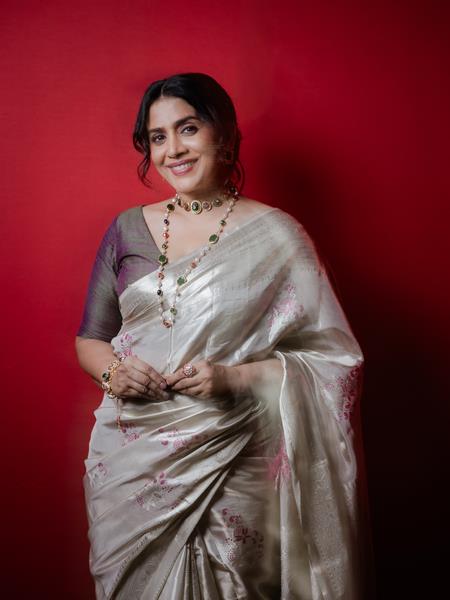 Sonali Kulkarni Revisits The Script Of 'Dil Chahta Hain' After 25 Years ...