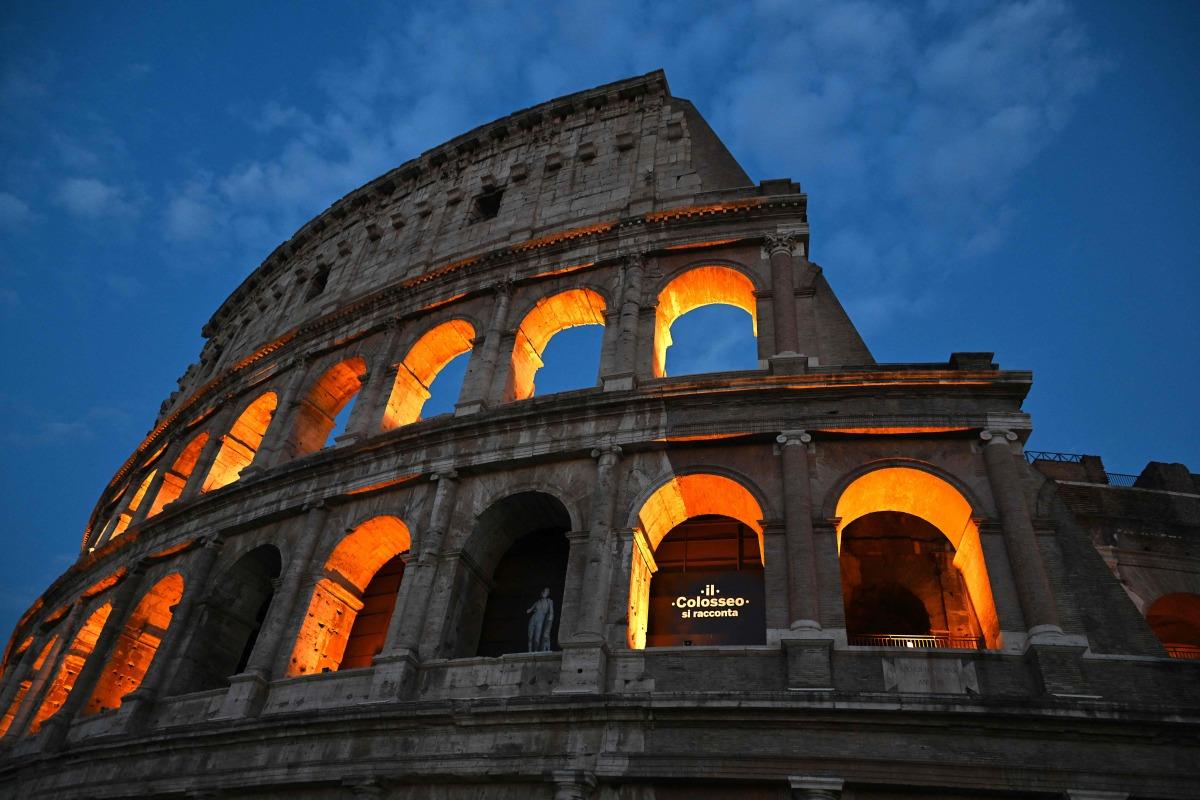 Tourists Beat The Heat With 'Magical' Colosseum Night Tours