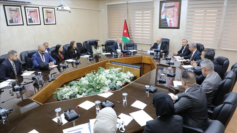 Education Minister, Iraqi Officials Discuss Strengthening Academic, Technical Cooperation