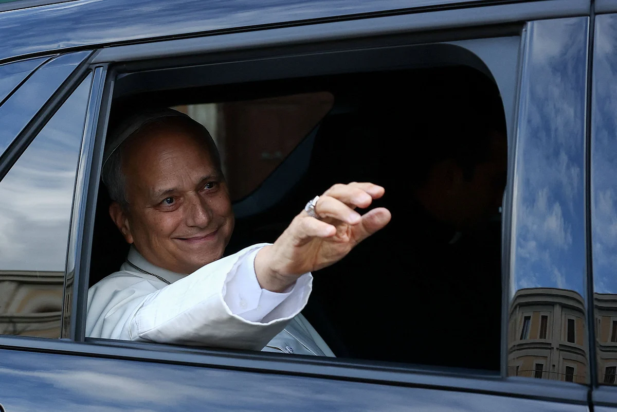Smiling Pope Returns To Vatican After Four Days In Hospital Following Lung Cancer Surgery