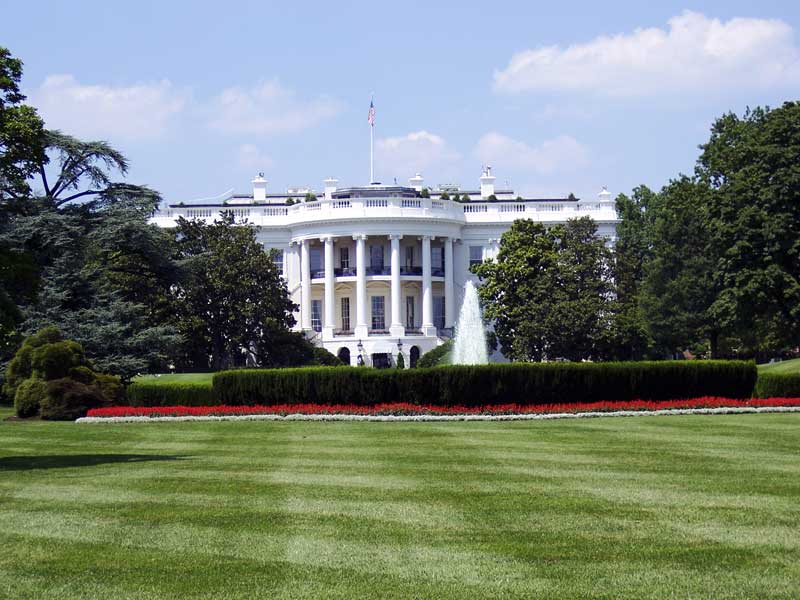 Secret Service: gunman commits suicide outside White House