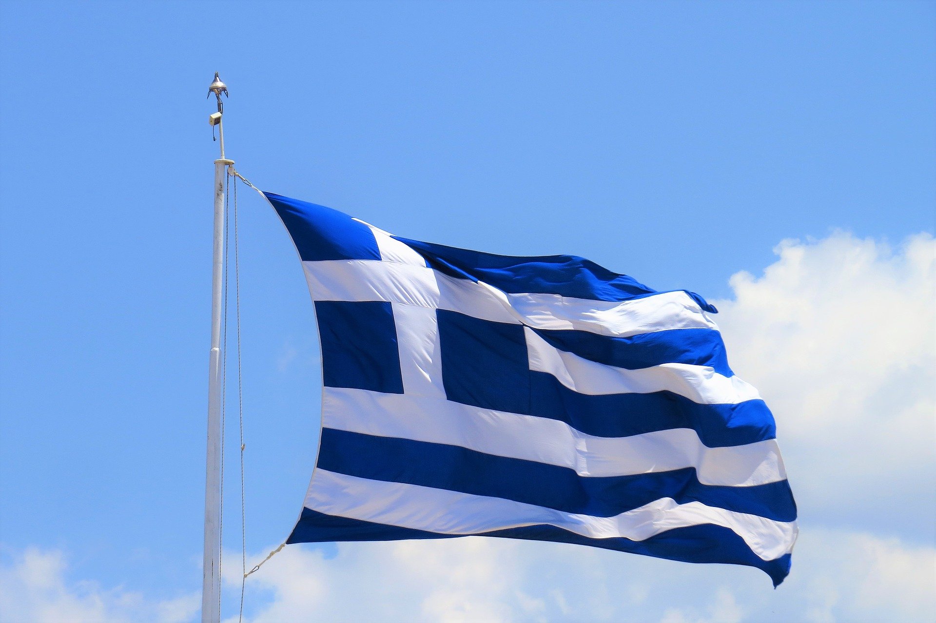 Greek families struggle to cope with surging residential costs