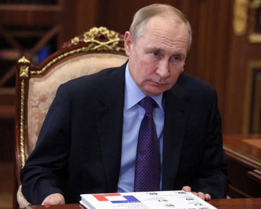 الرئيس الروسي يحظر إخراج اكثر من 10 آلاف دولار من النقد الخارجي من روسيا
