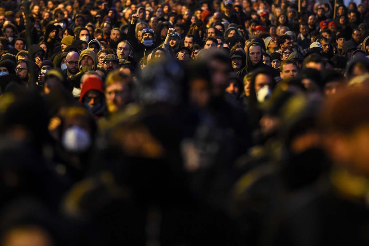 Border guard workers at Heathrow Airport declare 4-day strike over ...