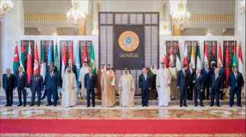 Amir, Bahrain Foreign Minister Discuss Bilateral Relations...